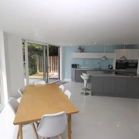 Solano A 2 Bedroom Waterside In Falmouth * Flushing